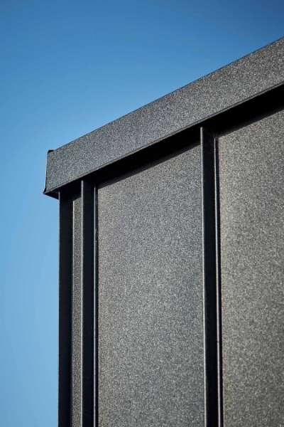 Stilvolle Stahlbekleidung einer Doppelgarage, Klosterlunden 7, 9490 Pandrup